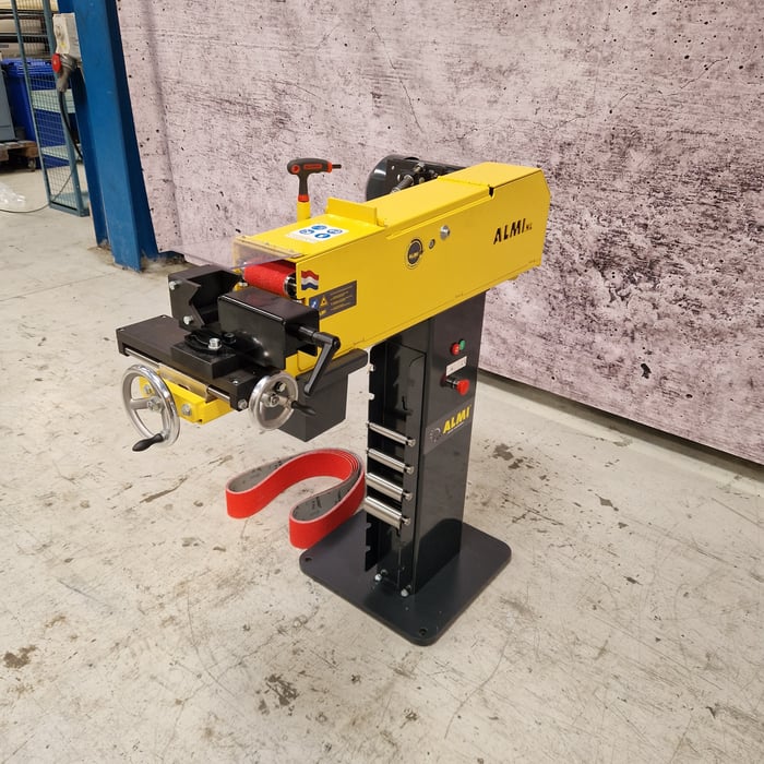Ny Almi AL100U-02 rørsliber med håndhjul for finindstilling af skruestik.