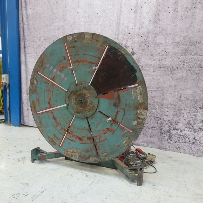 Brugt motoriseret vertikalt svejserundbord.