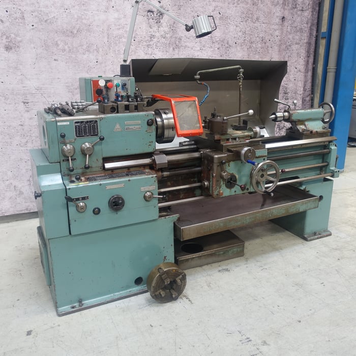 Used Tos SN 40B lathe - 200 x 1000 x 52 mm. 