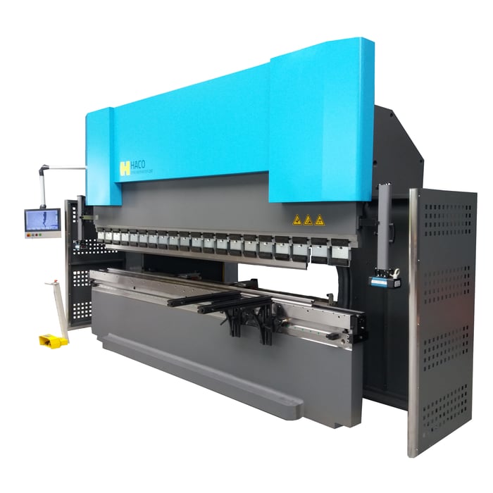 Ny Haco Synchromaster 30320 4-akset CNC kantpresse - 3100 x 320 tons.