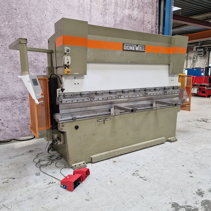 Brugt Donewell H110-3000 hydr. CNC kantpresse - 3000 x 110 tons.