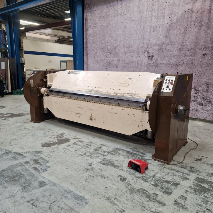 Brugt Ystads KM 3000/6 hydr. svingbukker - 3000 x 6 mm.